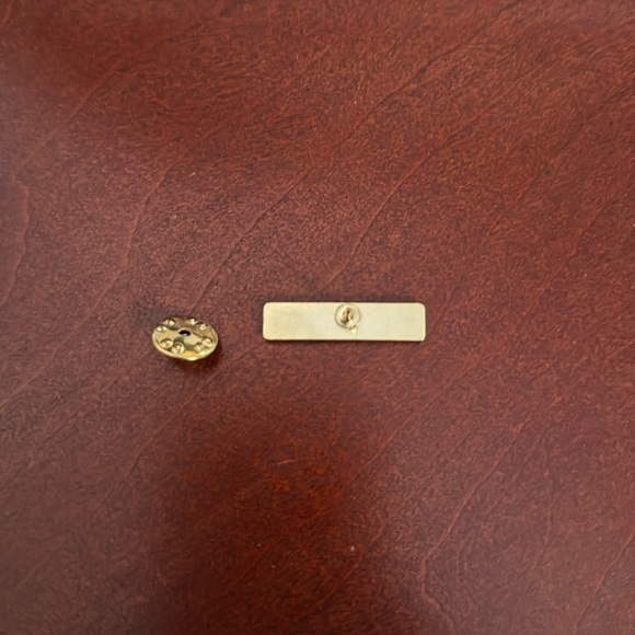 Barbour green and gold enamel pin - Picture 2 of 4